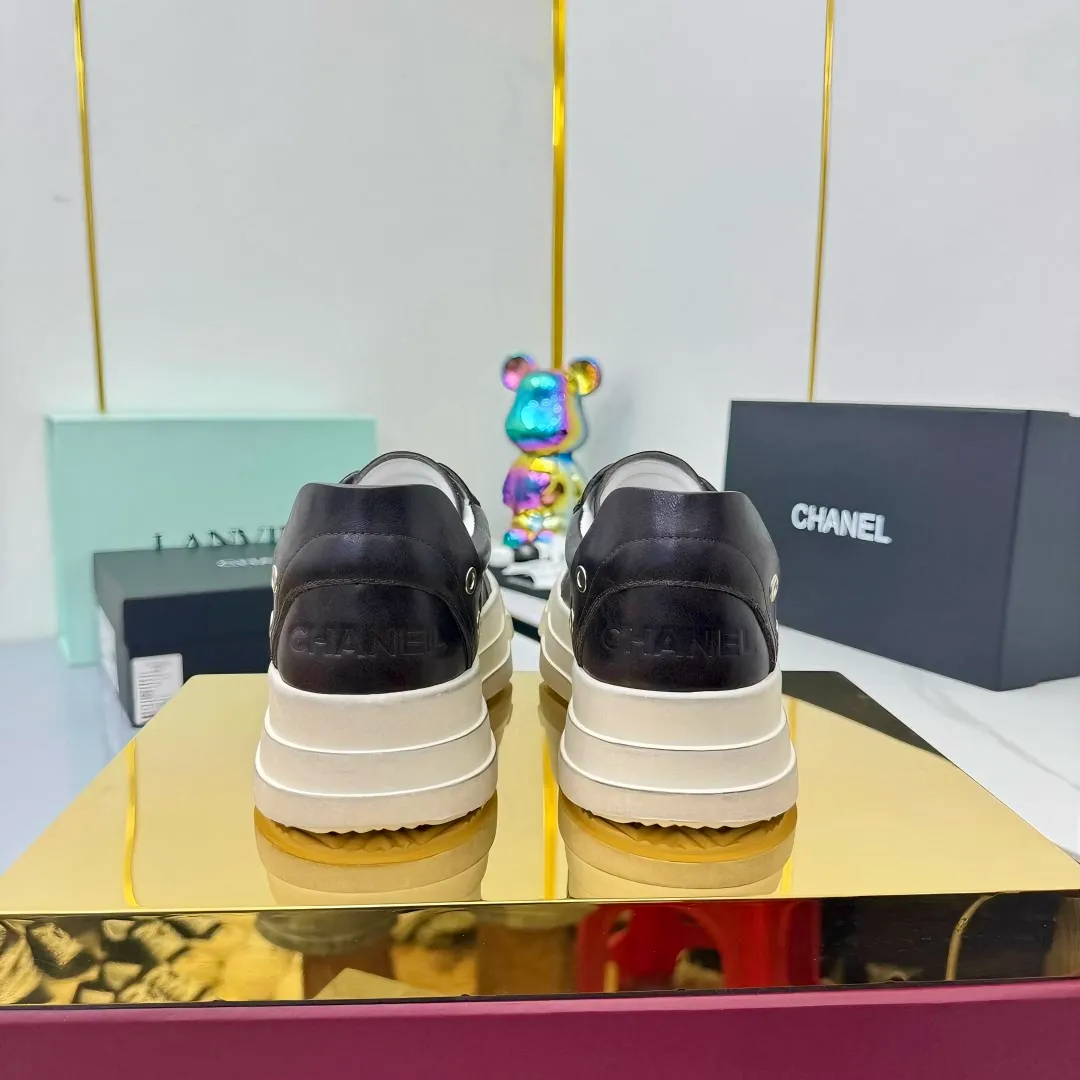 👟👟Ex-factory price 640👟👟 Chanel bread shoes, old style dirty shoes ~ original calfskin panda shoes Chanel 25C latest hot style panda black and white sports shoes casual sneakers Xiaoxiang hot style single product classic black and white panda color coco girls must pay Fabric: original custom mixed sheepskin lining: original imported breathable mesh lining outsole: Original molded rubber + TPU combination Size: Women's 35-41